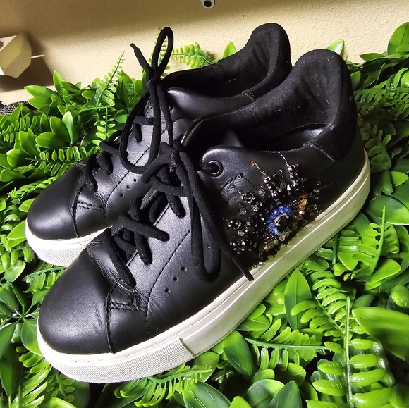 Tenis shoes - Picture 1 of 8